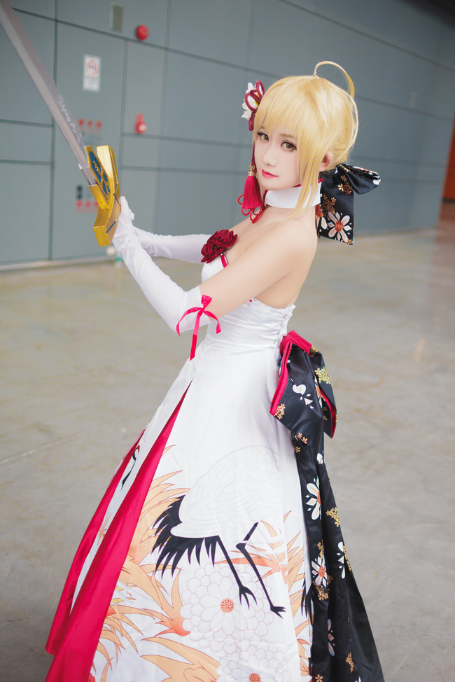 图片[4]-清新美女沉酣COSPLAY阿尔托利亚·潘德拉贡saber仙鹤-COS世界