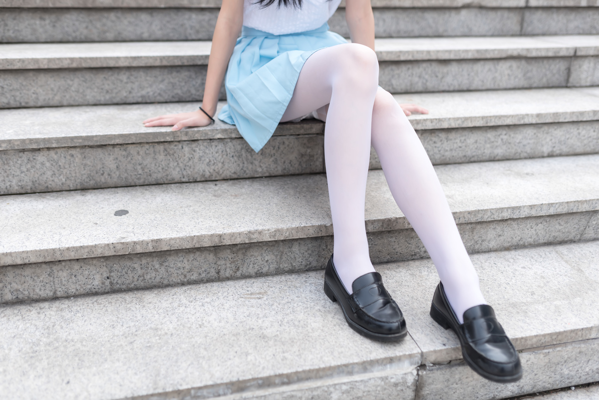 图片[3]-长腿白丝内衣美女cosplay-COS世界
