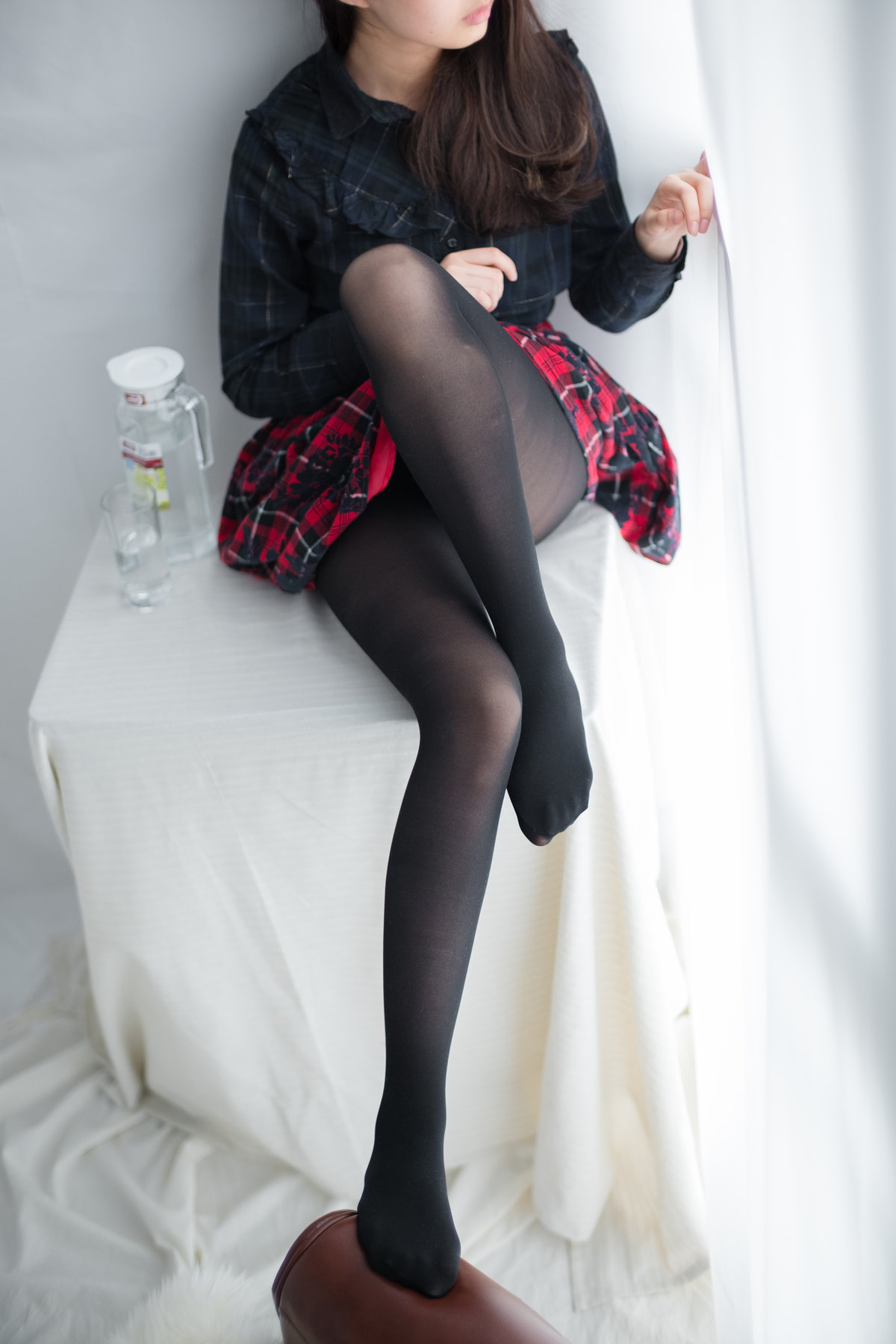 室内泳池快活萝莉死库水写真-COS世界