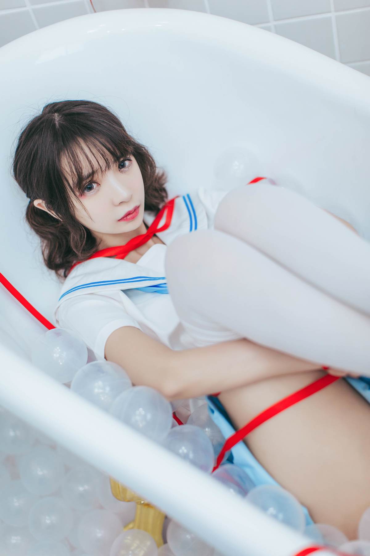 浴缸白丝少女-COS世界
