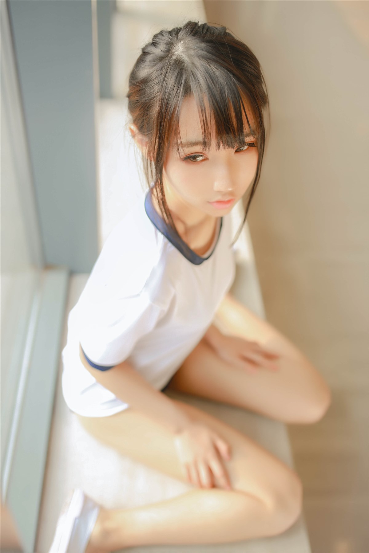 图片[2]-窗台上的少女-COS世界