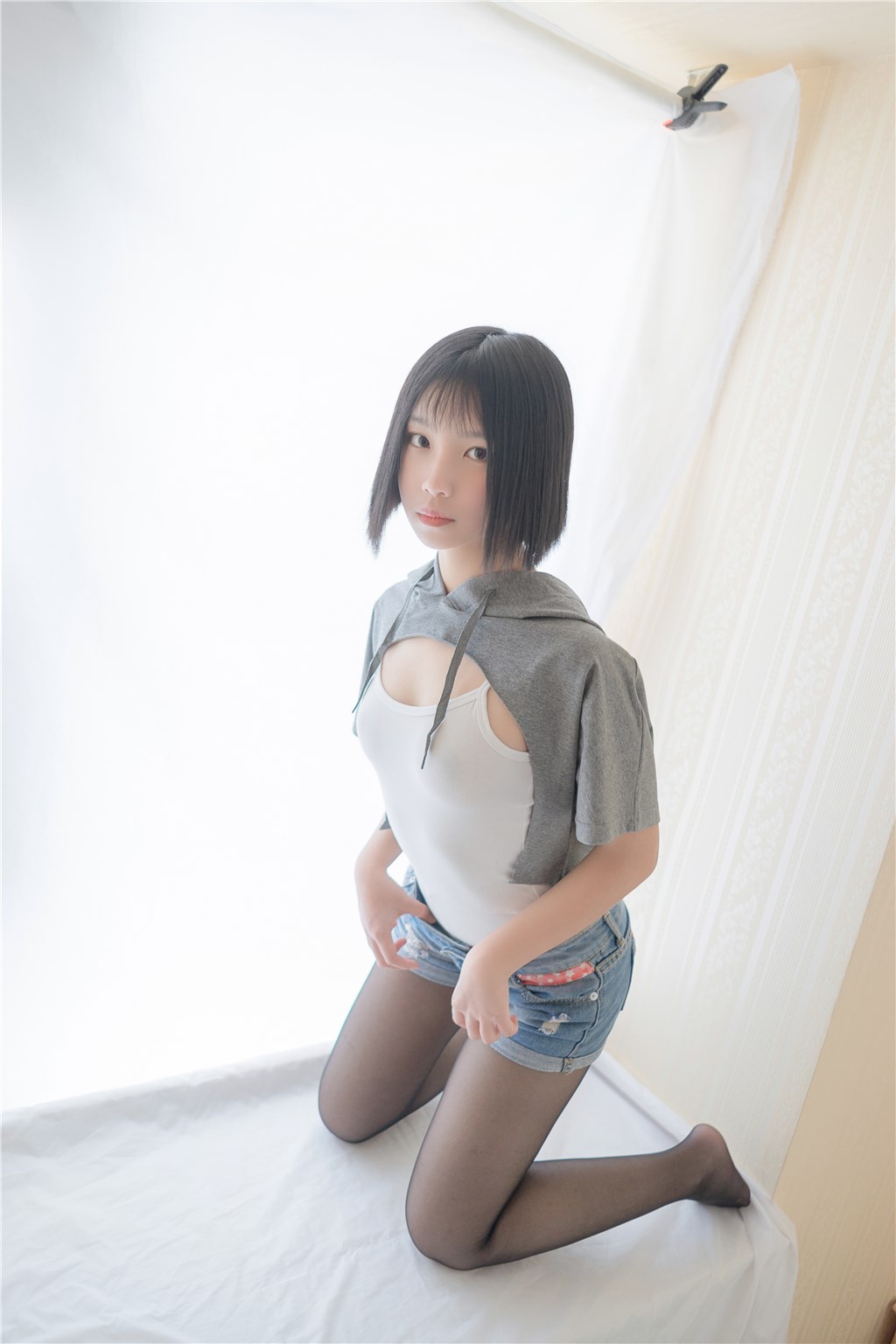 肉嘟嘟的黑丝女-COS世界